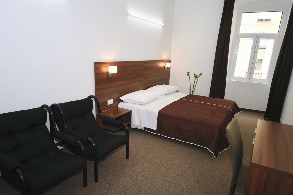 Riva Rooms Rijeka Oda fotoğraf